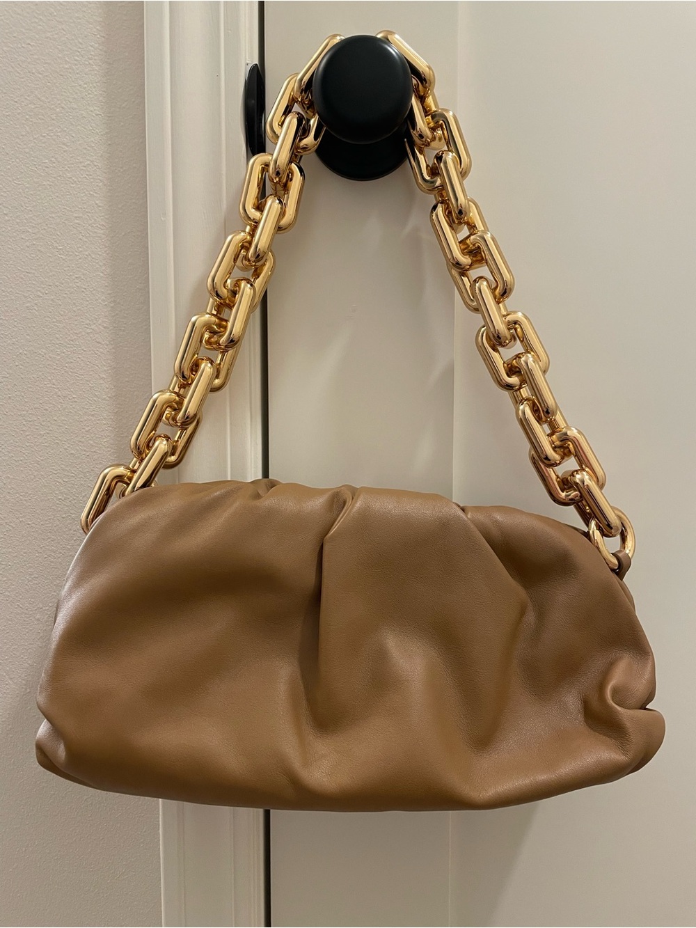 Bottega Veneta
The Chain Pouch Leather Luxury Chain-Handle Brown Shoulder Bag